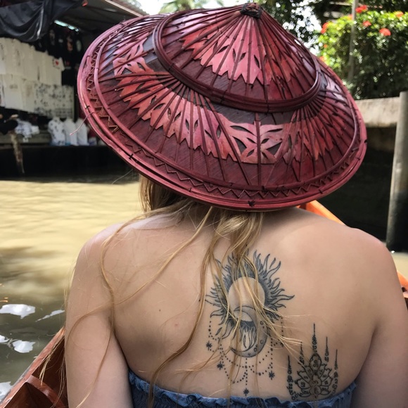 Hi! I’m Lindsey. - Picture 2 of 3